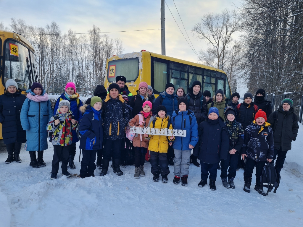 В городском округе сотрудники ГИБДД рассказали учащимся о правилах  поведения в школьных автобусах » Официальный сайт администрации городского  округа Шаховская